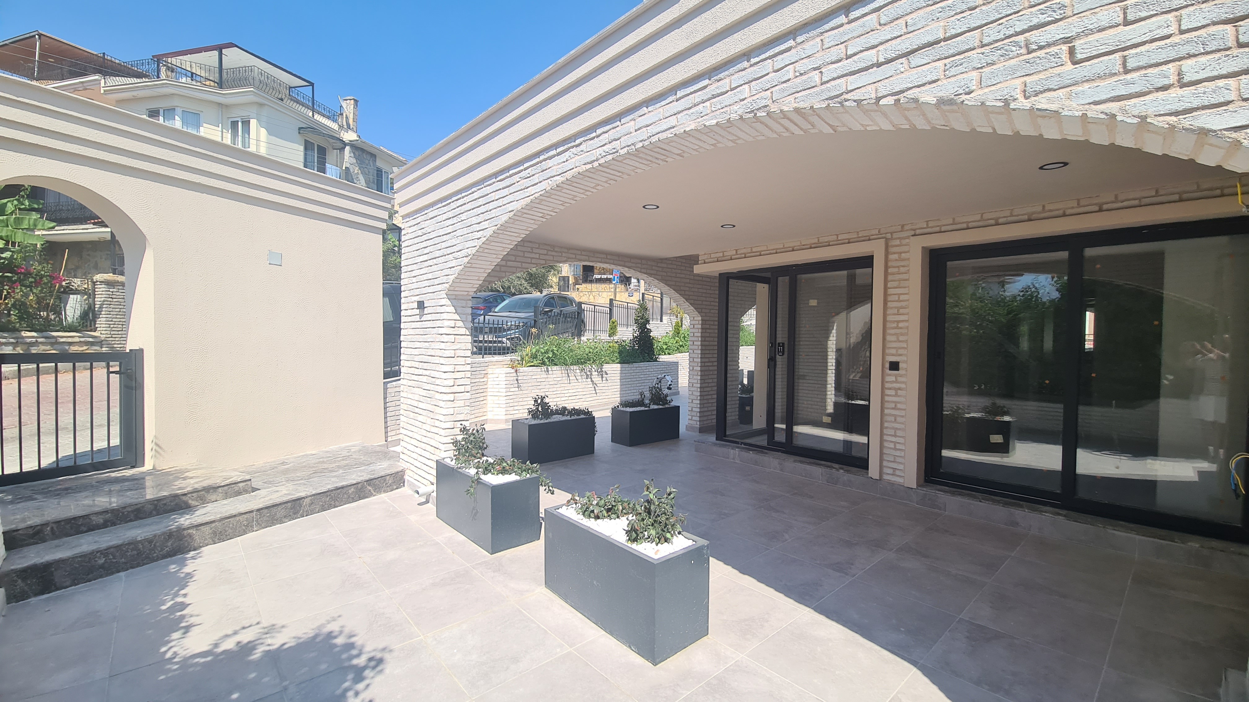 COUNTRY MODERN ARCHITECTURE APARTMENTS ON THE LADİES BEACH