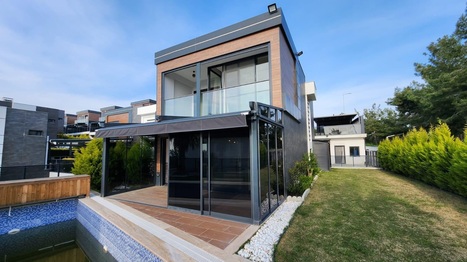 ОТДЕЛЬНАЯ ВИЛЛА С ЧАСТНЫМ САДОВЫМ УЧАСТКОМ В КУШАДАСЫ.