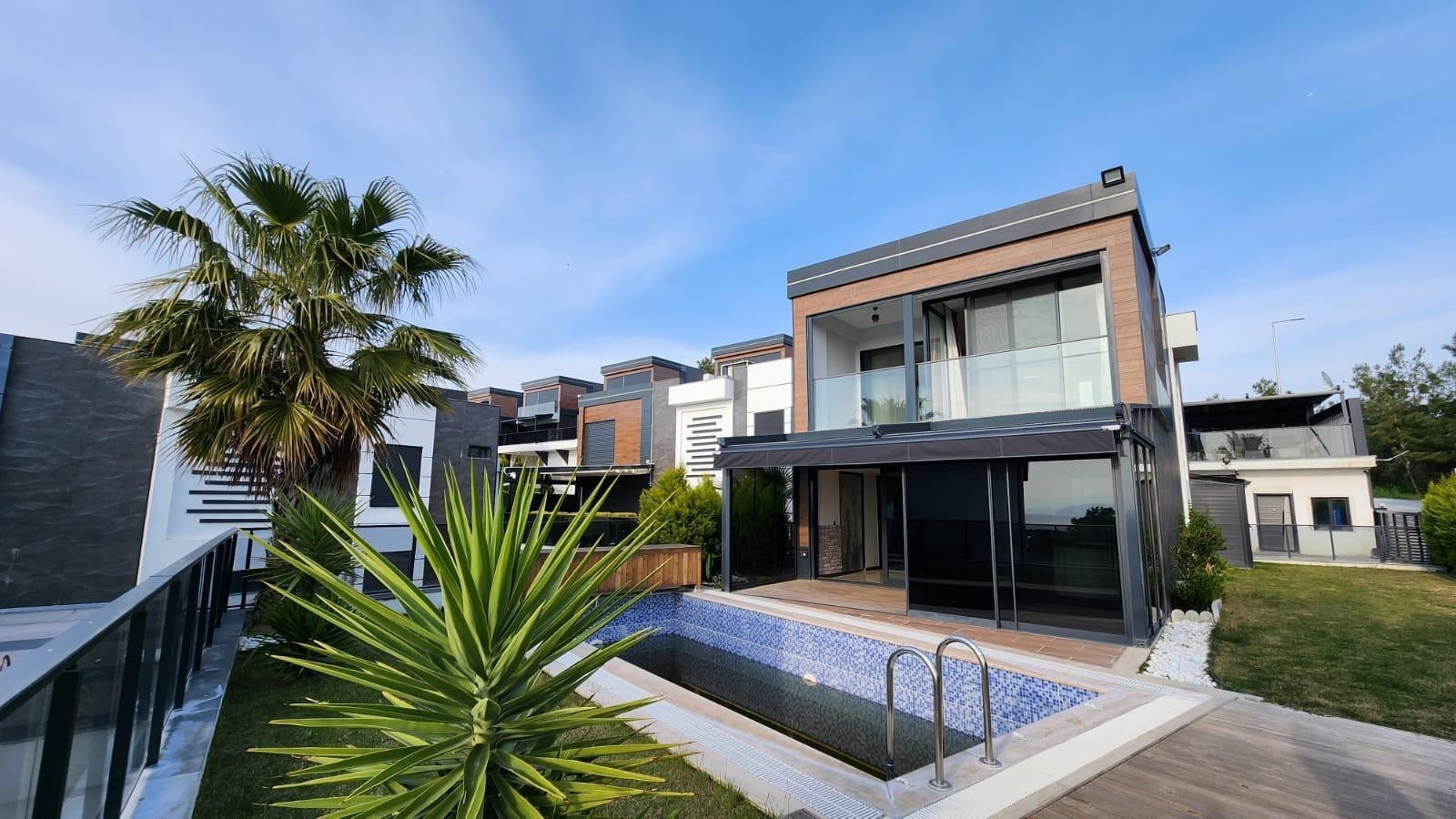 BOUTIQUE VILLA WITH PRIVATE GARDEN CLOSE TO THE BEACH