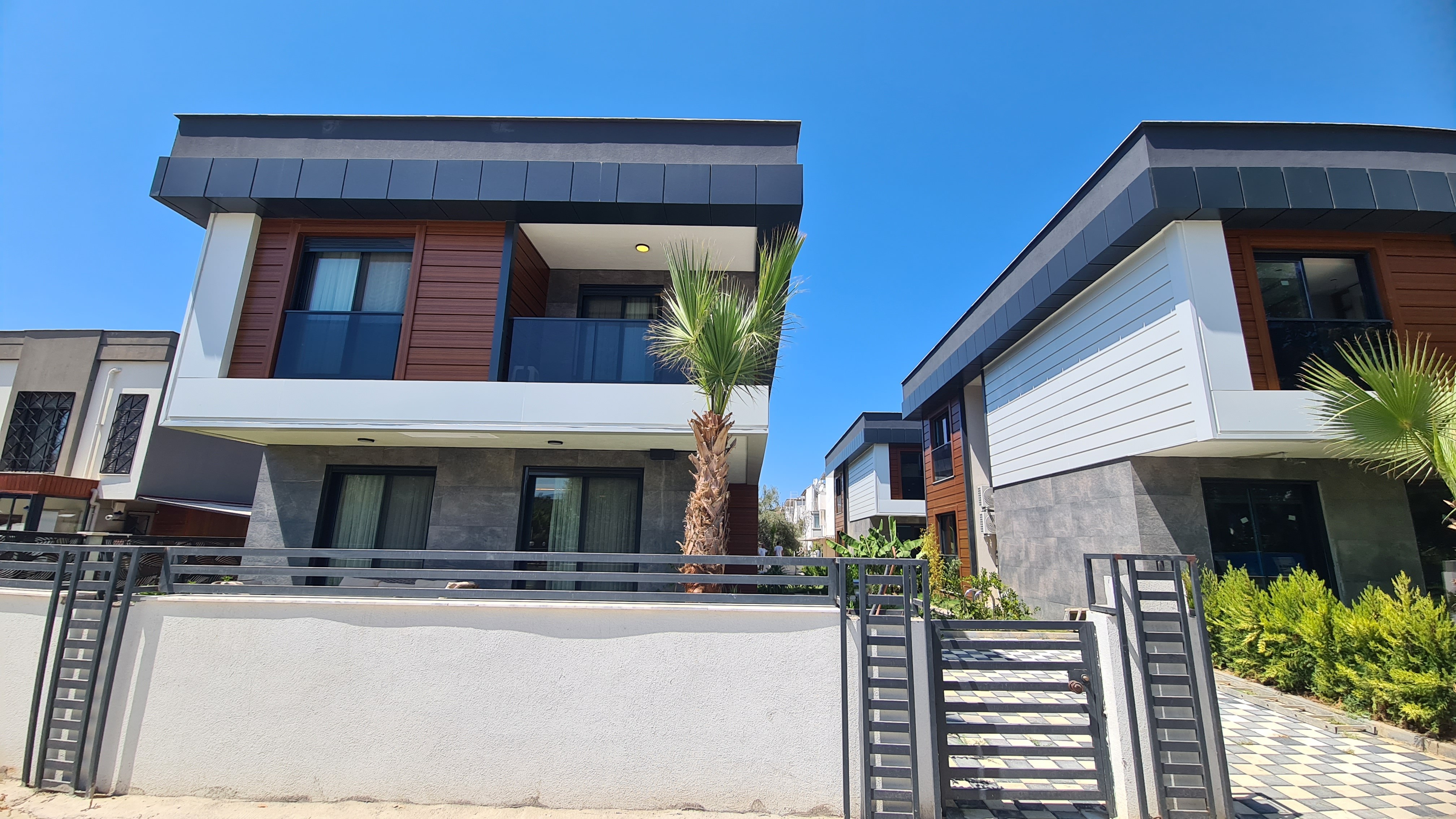 For Sale: Modern 4-Bedroom, 4-Bathroom Villa with Private Pool , Just 700 Meters from the Beach in Kuşadası