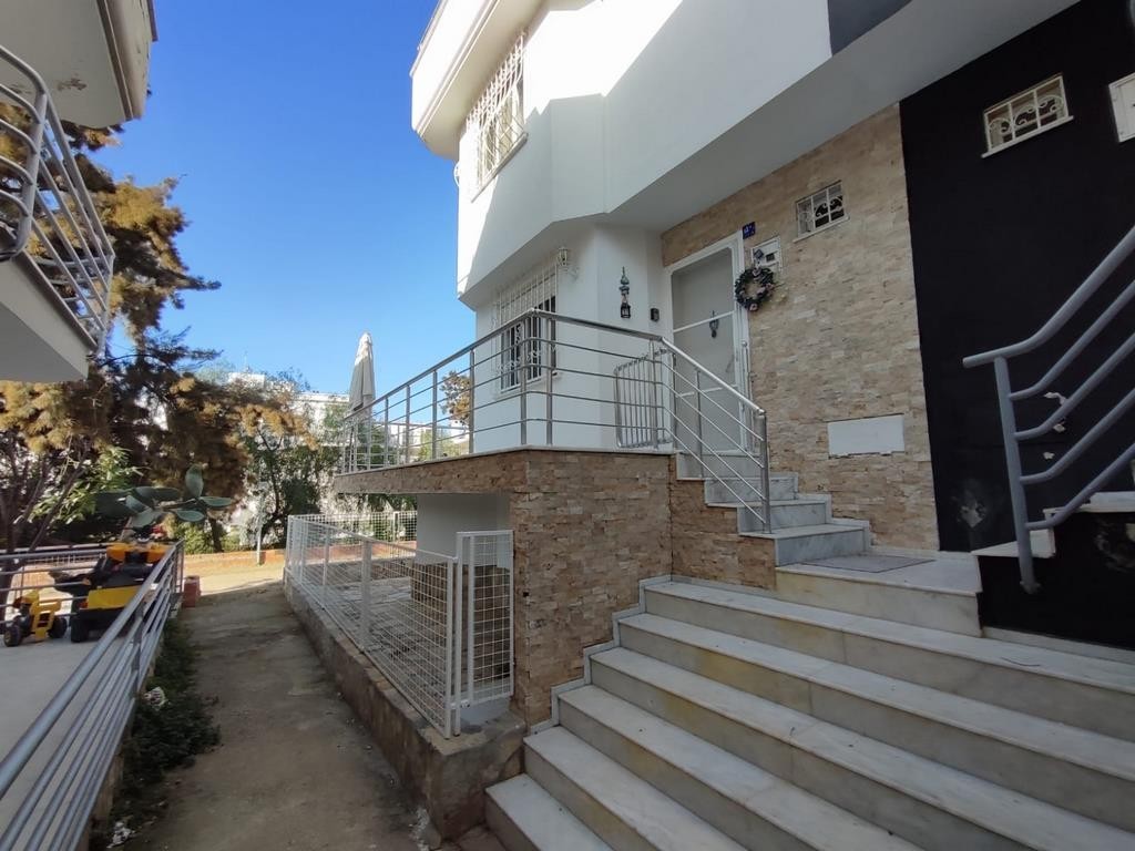 Semi-Detached 5 Bedroom 3 Bathroom Holiday Home with Spacious Garden, Just 50 Meters from Ladies Beach, Kuşadası