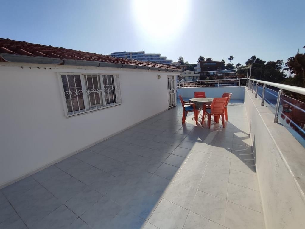 Semi-Detached 5 Bedroom 3 Bathroom Holiday Home with Spacious Garden, Just 50 Meters from Ladies Beach, Kuşadası