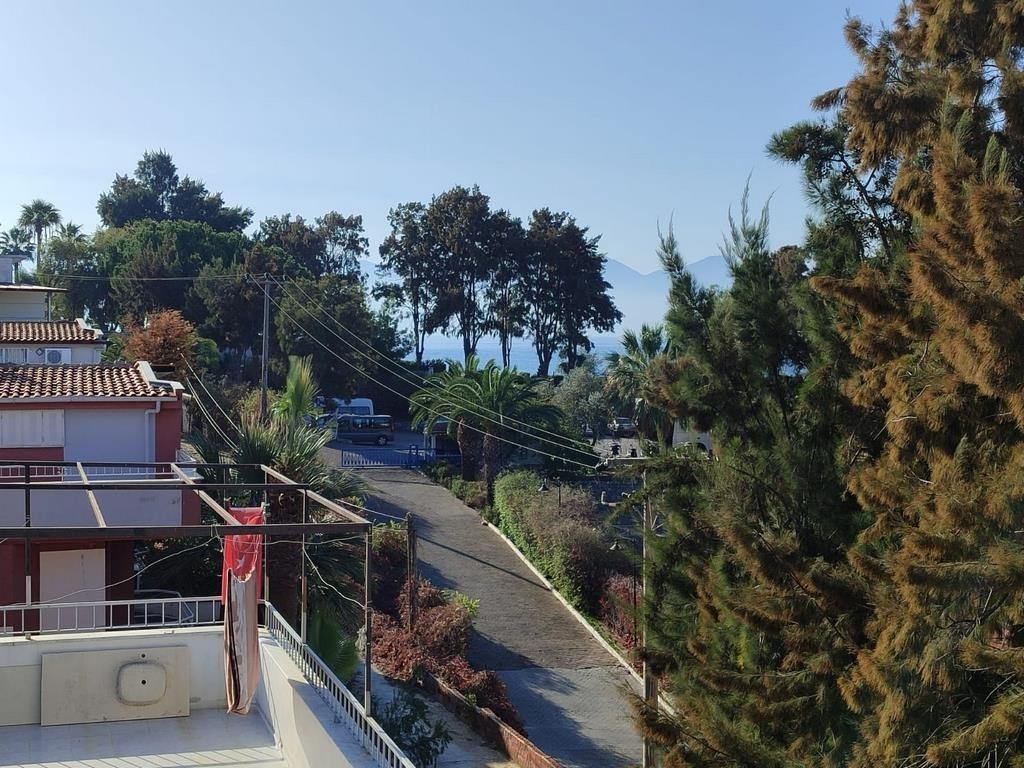 Semi-Detached 5 Bedroom 3 Bathroom Holiday Home with Spacious Garden, Just 50 Meters from Ladies Beach, Kuşadası