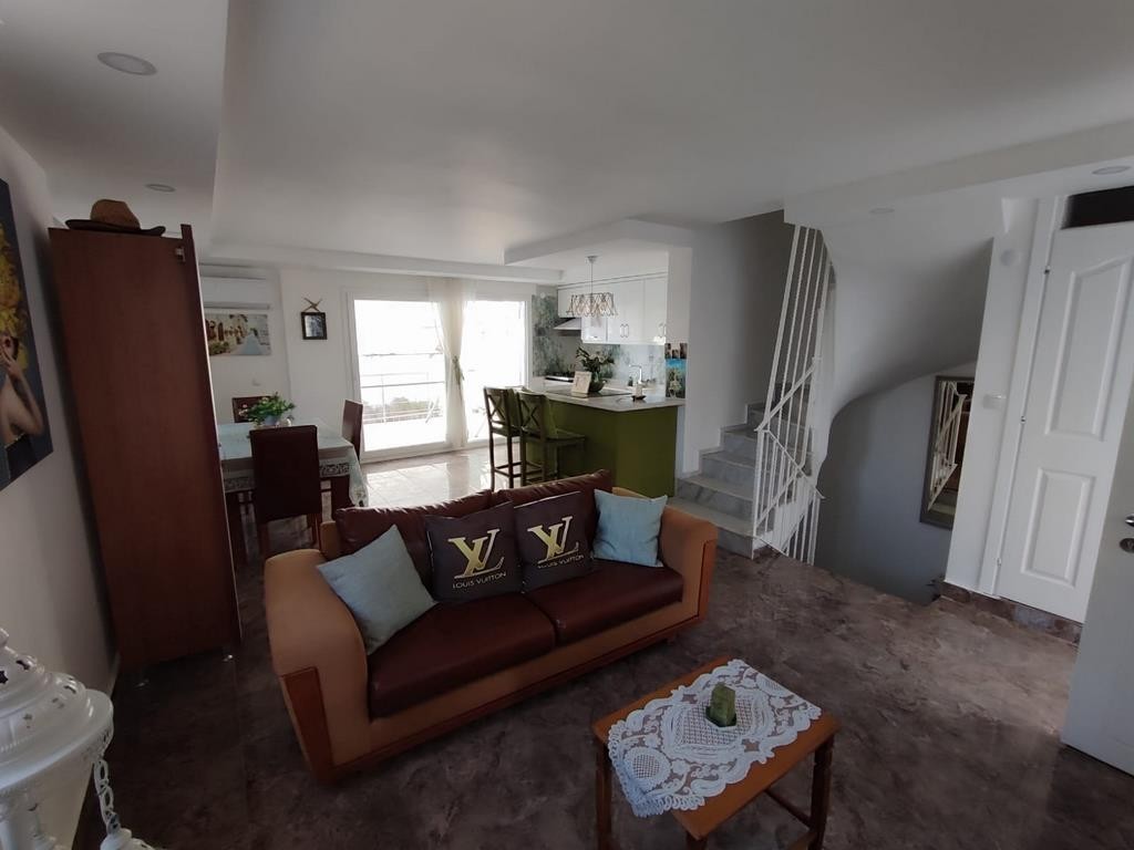 Semi-Detached 5 Bedroom 3 Bathroom Holiday Home with Spacious Garden, Just 50 Meters from Ladies Beach, Kuşadası