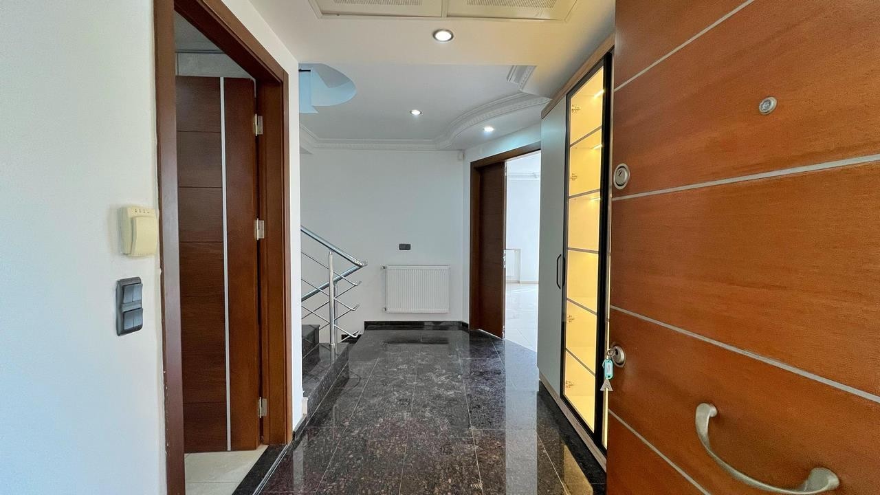 PRIVATE DETACHED VILLA  WITH SEA VIEW IN MARINA AREA