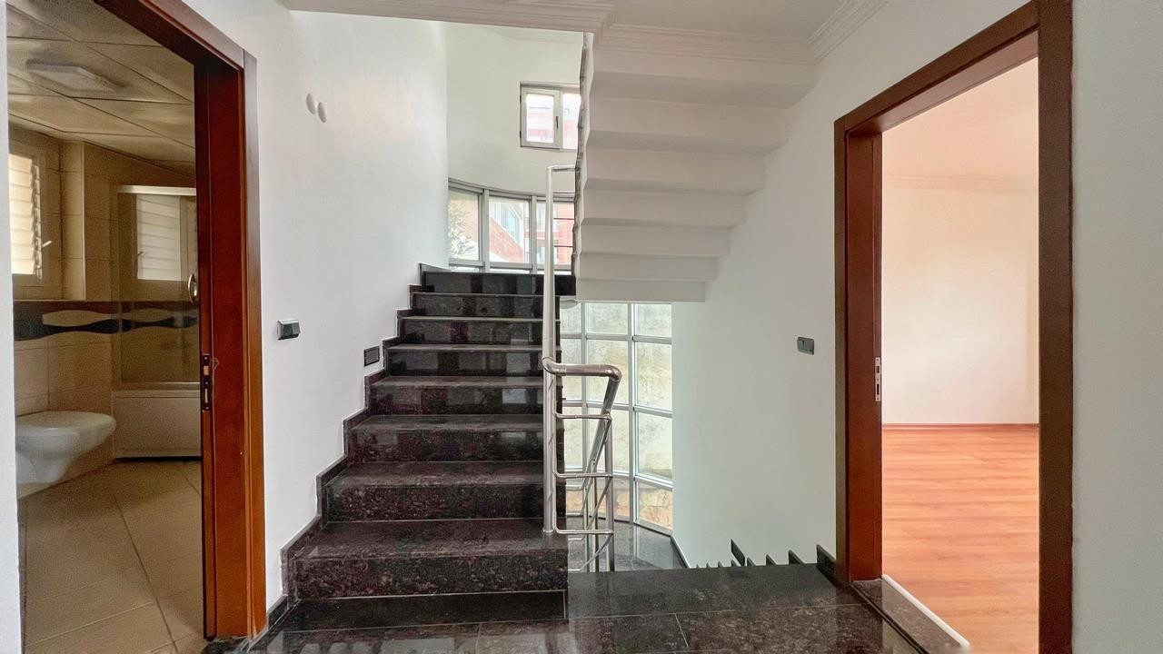 PRIVATE DETACHED VILLA  WITH SEA VIEW IN MARINA AREA