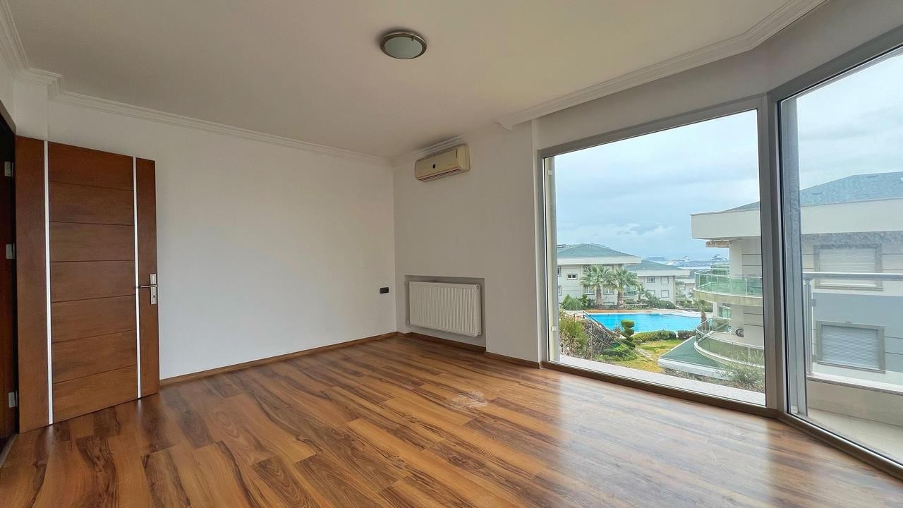 PRIVATE DETACHED VILLA  WITH SEA VIEW IN MARINA AREA