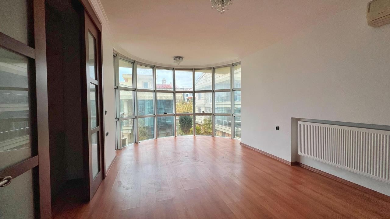 PRIVATE DETACHED VILLA  WITH SEA VIEW IN MARINA AREA