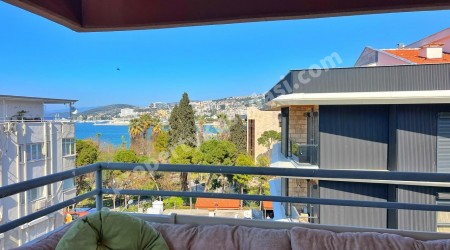 "3+1 Penthouse Duplex in the Heart of the City, Steps from the Seaside"