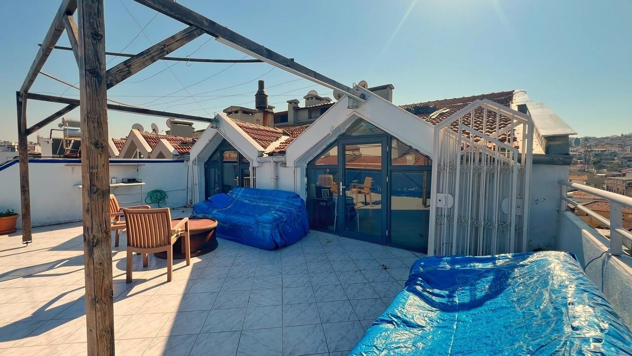 "3+1 Penthouse Duplex in the Heart of the City, Steps from the Seaside"