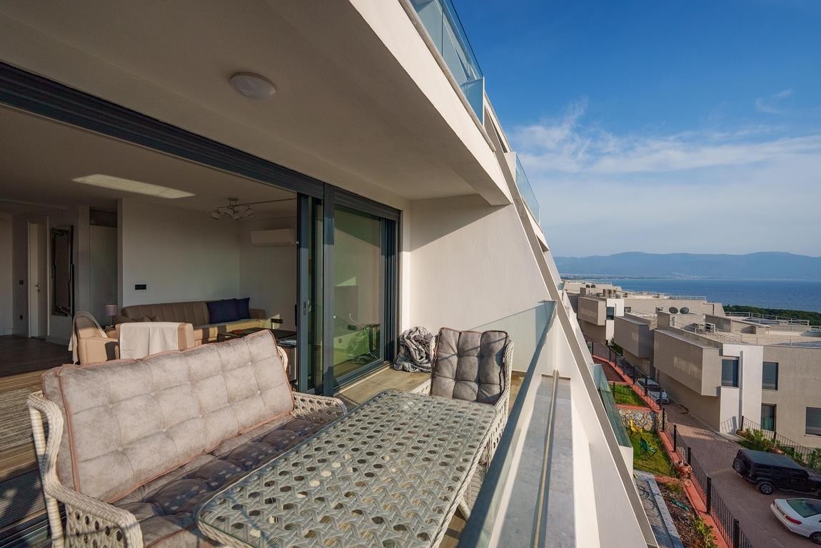 For Sale: 2-Bedroom Apartment with Stunning Sea View