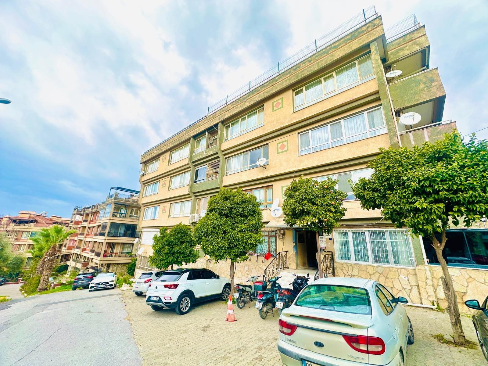 In the Heart of Kuşadası! Air-Conditioned, Natural Gas 3+1 Apartment in Türkmen Neighborhood