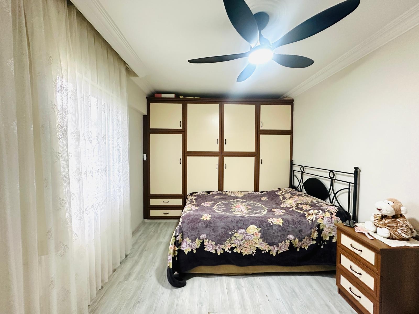 In the Heart of Kuşadası! Air-Conditioned, Natural Gas 3+1 Apartment in Türkmen Neighborhood