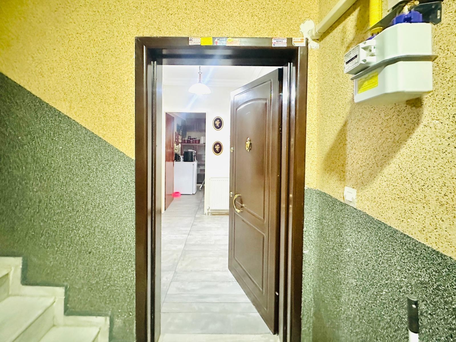 In the Heart of Kuşadası! Air-Conditioned, Natural Gas 3+1 Apartment in Türkmen Neighborhood