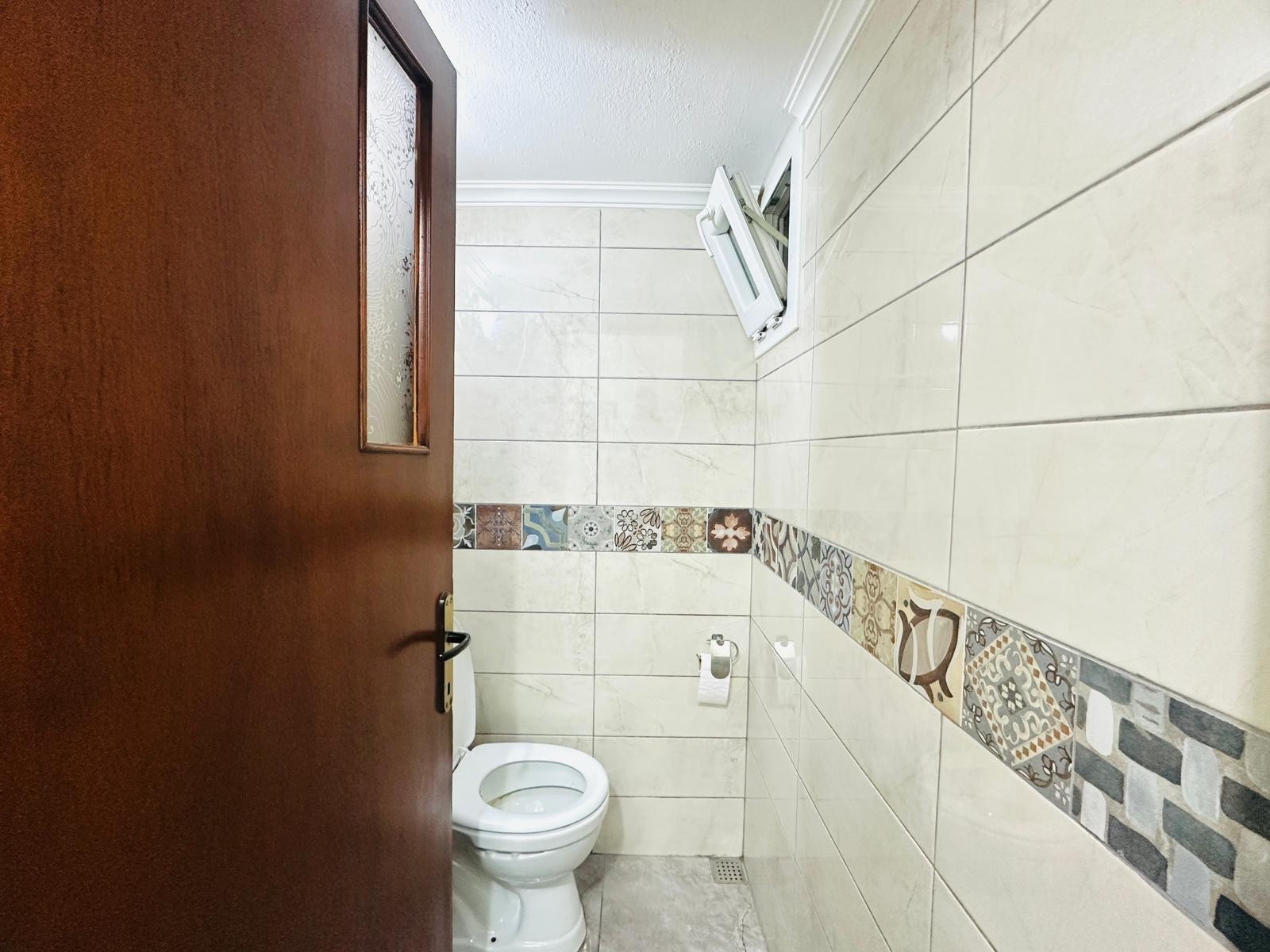 In the Heart of Kuşadası! Air-Conditioned, Natural Gas 3+1 Apartment in Türkmen Neighborhood