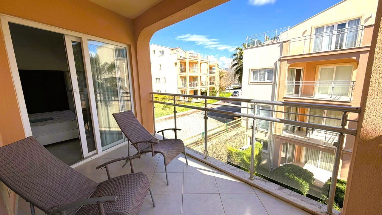 2 Bed Furnished Penthouse Apartment in Golf & Spa Resort in Kusadasi