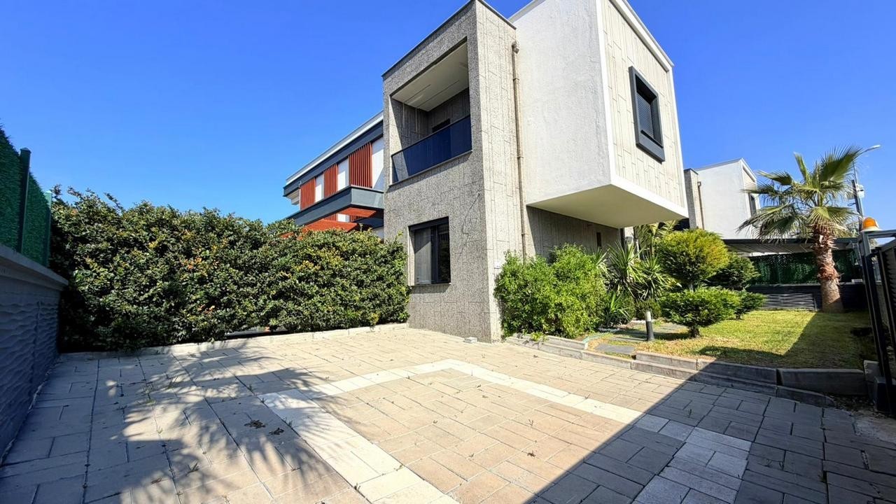 Modern Villa with Private Pool for Sale in Kuşadası Long Beach