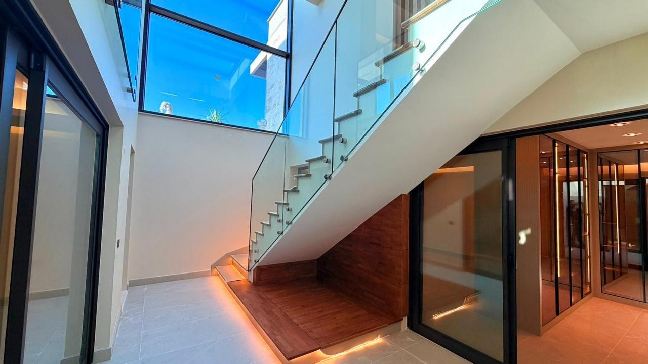 UNIQUE LUXURY VILLA WITH PRIVATE POOL & MODERN MEDITERRANEAN ARCHITECTURE IN KUŞADASI