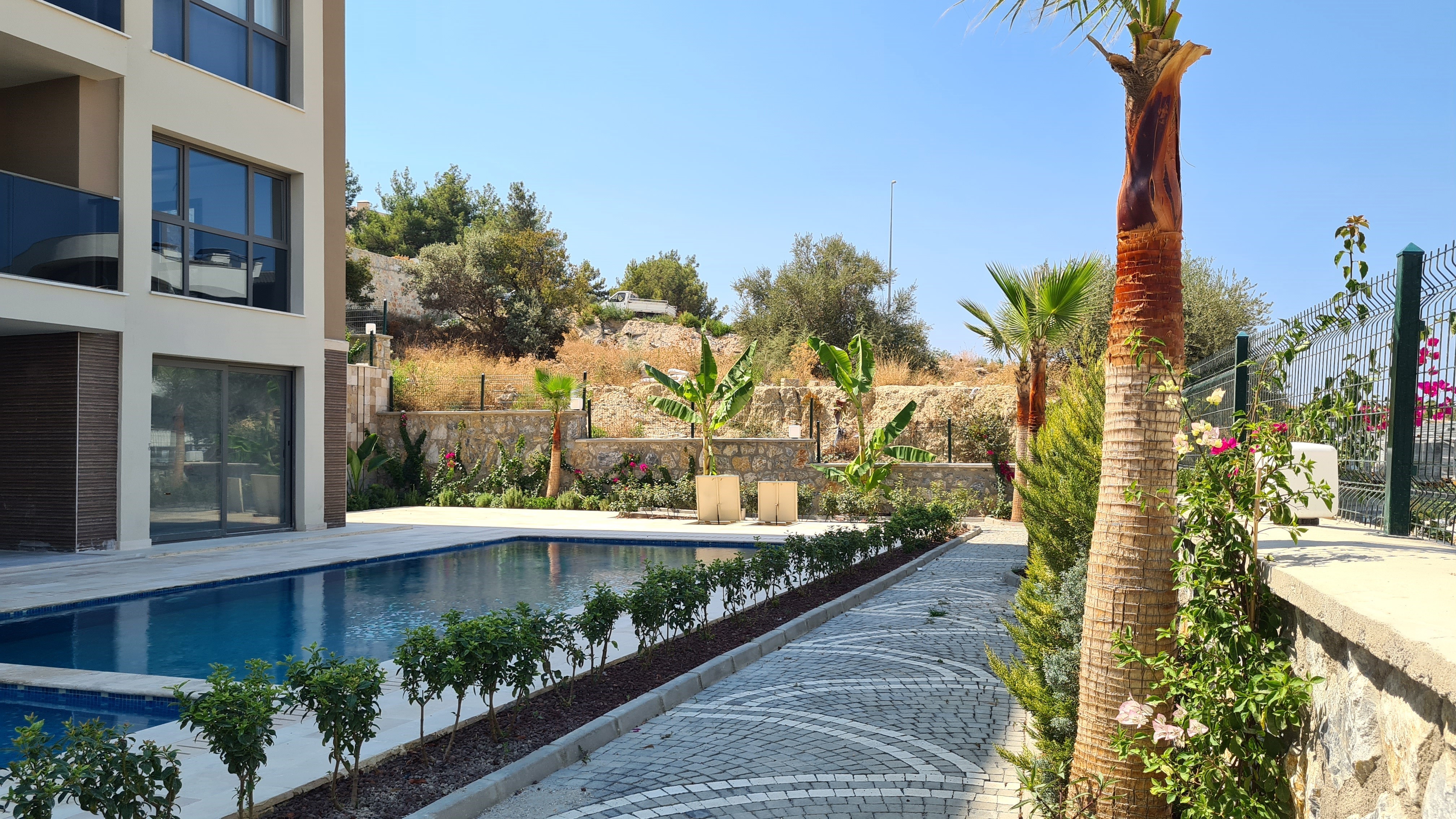 Fully furnished modern apartment for sale in Değirmendere Neighborhood, Kuşadası