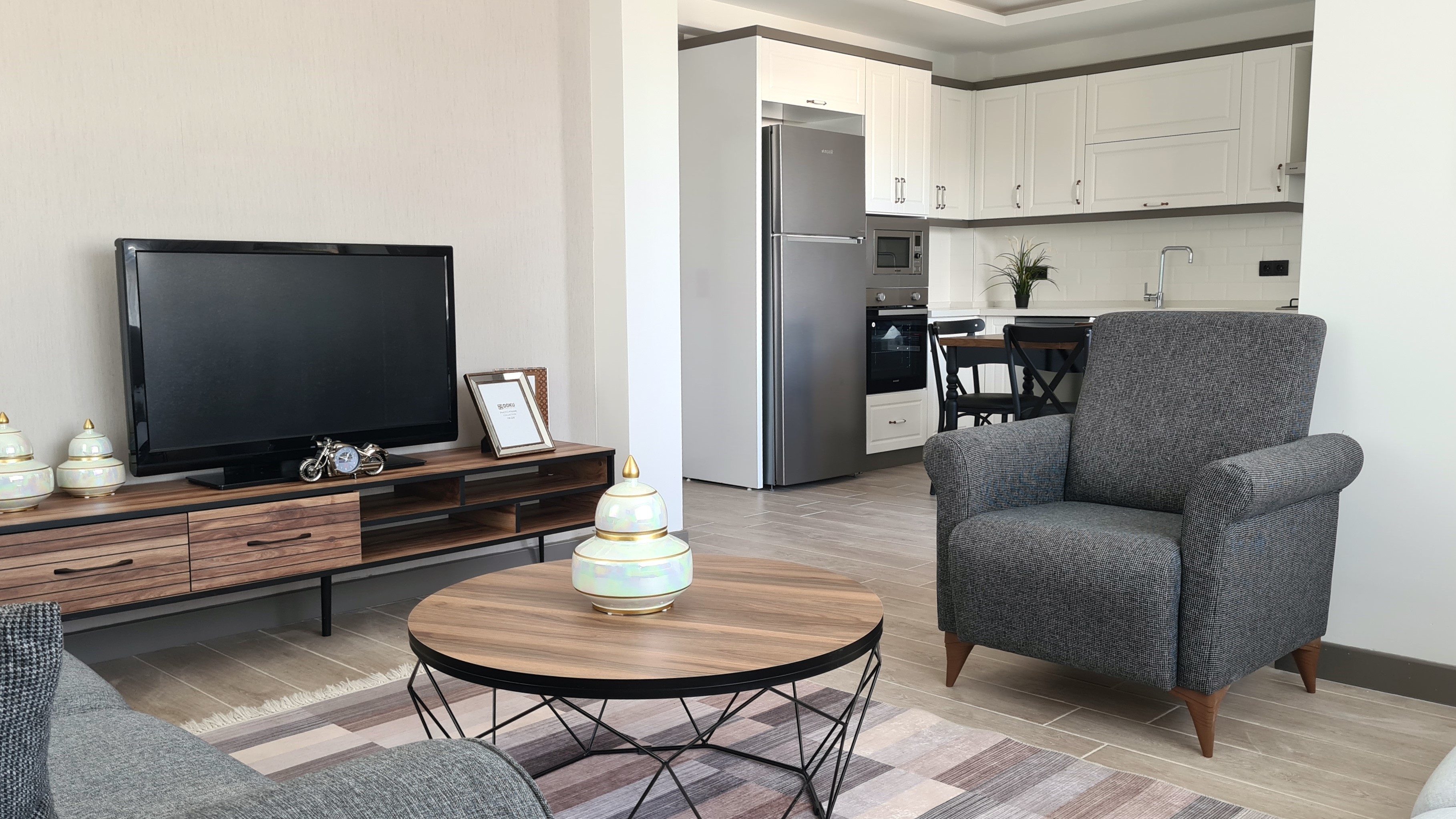 Fully furnished modern apartment for sale in Değirmendere Neighborhood, Kuşadası