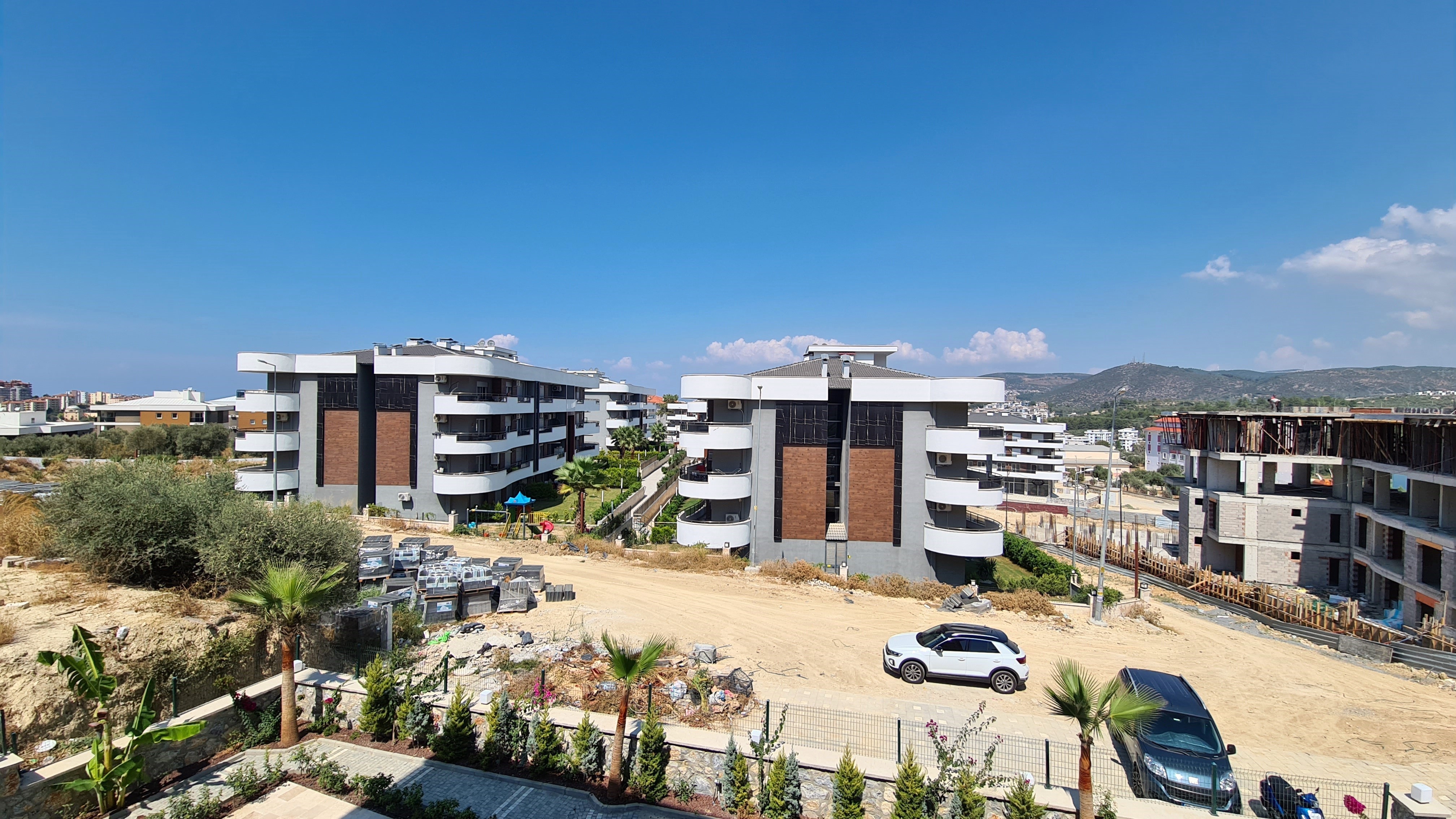 Fully furnished modern apartment for sale in Değirmendere Neighborhood, Kuşadası