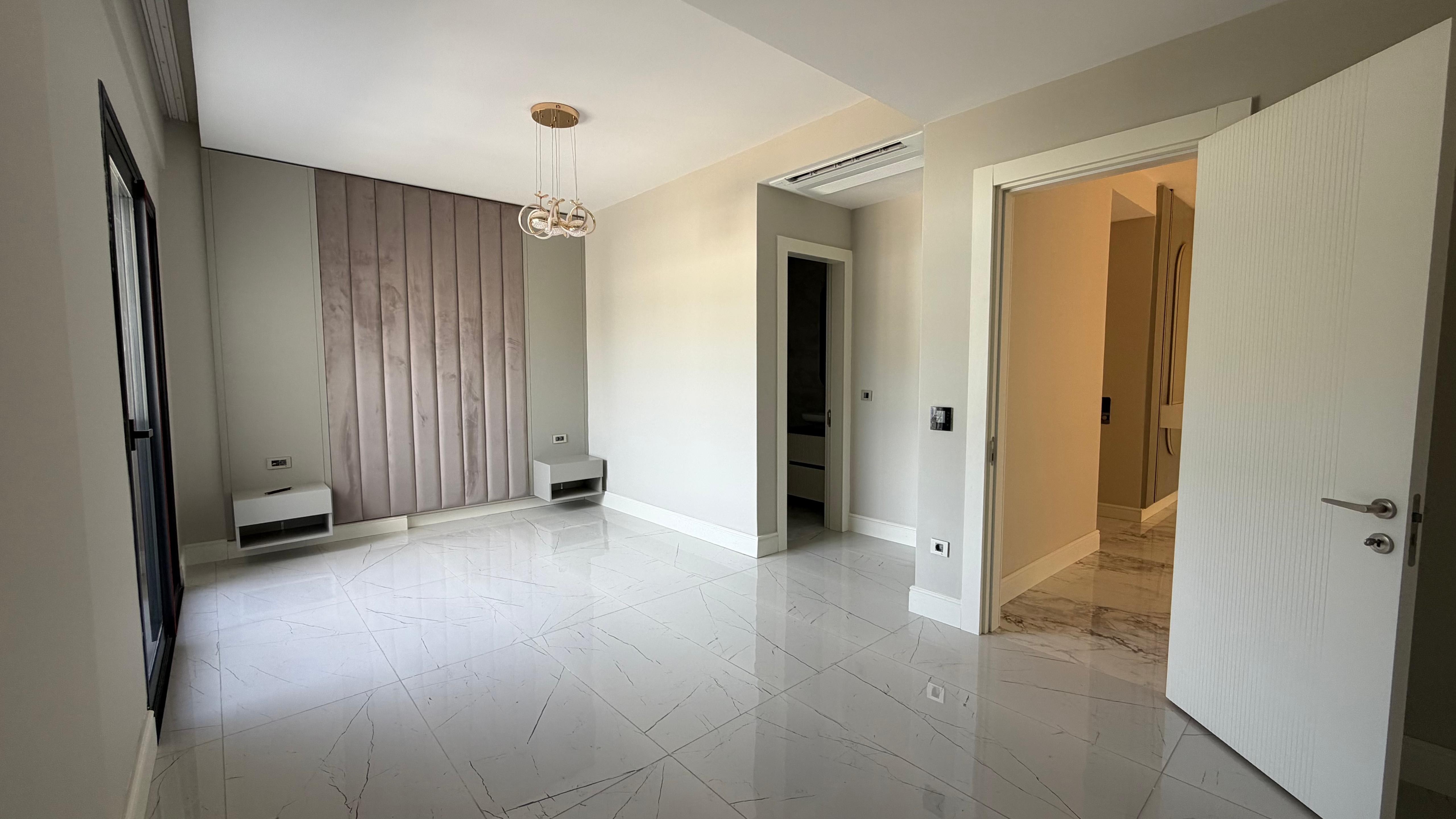 VILLA MODERNA DE LUJO EN VENTA A POCA DISTANCIA A PIE DEL MAR EN EL BARRIO DE EGE, KUŞADASI