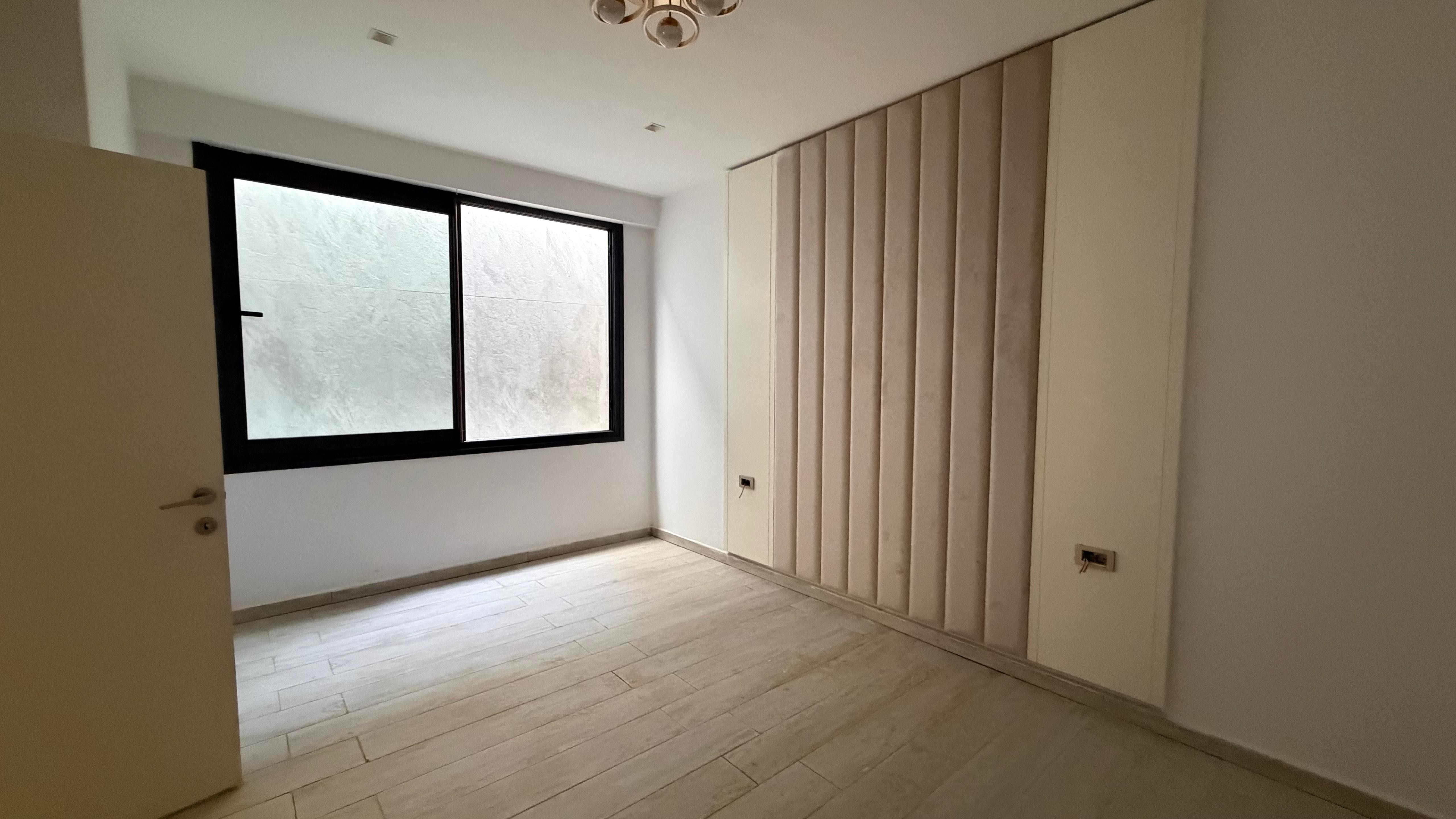 VILLA MODERNA DE LUJO EN VENTA A POCA DISTANCIA A PIE DEL MAR EN EL BARRIO DE EGE, KUŞADASI