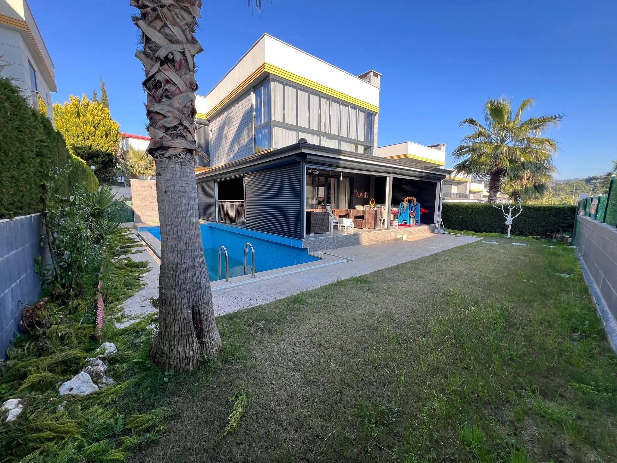 EXCLUSIVE DETACHED VILLA WITH PRIVATE POOL AND SOLAR ENERGY SYSTEM IN KUŞADASI