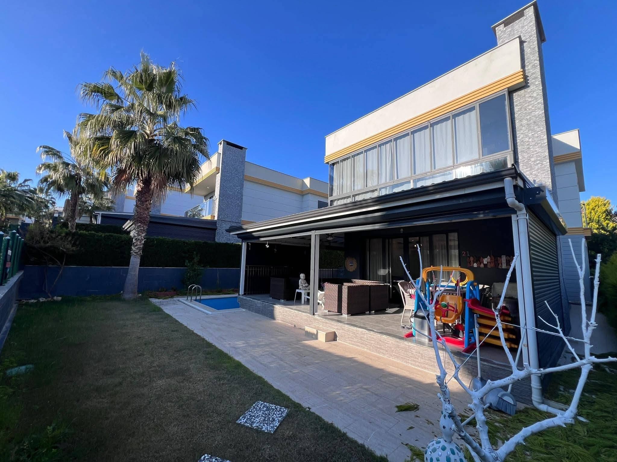 EXCLUSIVE DETACHED VILLA WITH PRIVATE POOL AND SOLAR ENERGY SYSTEM IN KUŞADASI