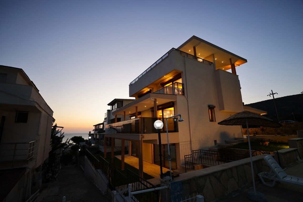 PRESTIGIOUS 6+1 VILLA WITH PANORAMIC SEA VIEWS & DIRECT POOL ACCESS | YAVANSU, KUŞADASI
