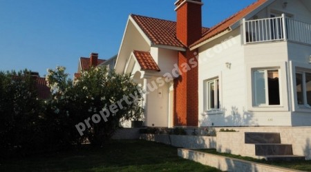 РОСКОШНАЯ ОТДЕЛЬНАЯ ВИЛЛА В КУШАДАСЫ.