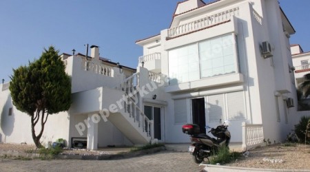 ОТДЕЛЬНАЯ ВИЛЛА С ЧАСТНЫМ БАССЕЙНОМ В КУШАДАСЫ.