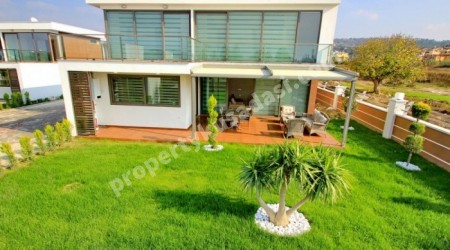 РОСКОШНАЯ ОТДЕЛЬНАЯ ВИЛЛА С ЧАСТНЫМ УЧАСТКОМ В КУШАДАСЫ.