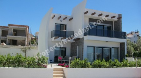 РОСКОШНАЯ ОТДЕЛЬНАЯ ВИЛЛА С ЧАСТНЫМ БАССЕЙНОМ В КУШАДАСЫ.