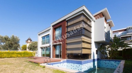 РОСКОШНАЯ ОТДЕЛЬНАЯ ВИЛЛА В ЦЕНТРЕ КУШАДАСЫ.