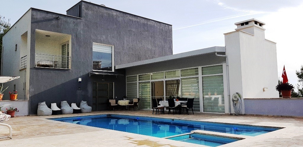 ЭЛИТНАЯ ВИЛЛА С ВИДОМ НА МОРЕ И ЧАСТНЫМ БАССЕЙНОМ В КУШАДАСЫ.}