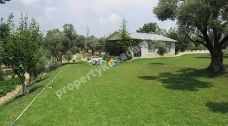 ОТДЕЛЬНАЯ ВИЛЛА С ЧАСТНЫМ БАССЕЙНОМ И ЧАСТНЫМ УЧАСТКОМ ПЛОЩАДЬЮ 9000М2 В КУШАДАСЫ.