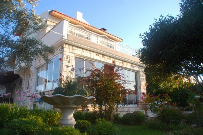 РОСКОШНАЯ ОТДЕЛЬНАЯ ВИЛЛА С ЧАСТНЫМ БАССЕЙНОМ В ЧЕШМЕ.