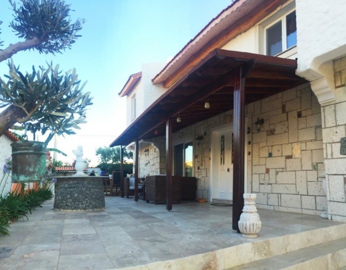 РОСКОШНАЯ ОТДЕЛЬНАЯ ВИЛЛА С ЧАСТНЫМ БАССЕЙНОМ В ЧЕШМЕ.