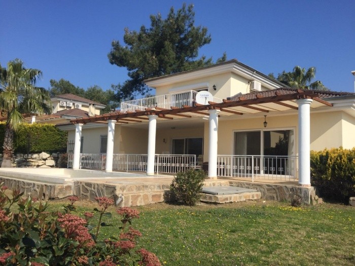Kuşadası Soğucak�ta Özel Havuzlu Satılık Müstakil Lüks Villa