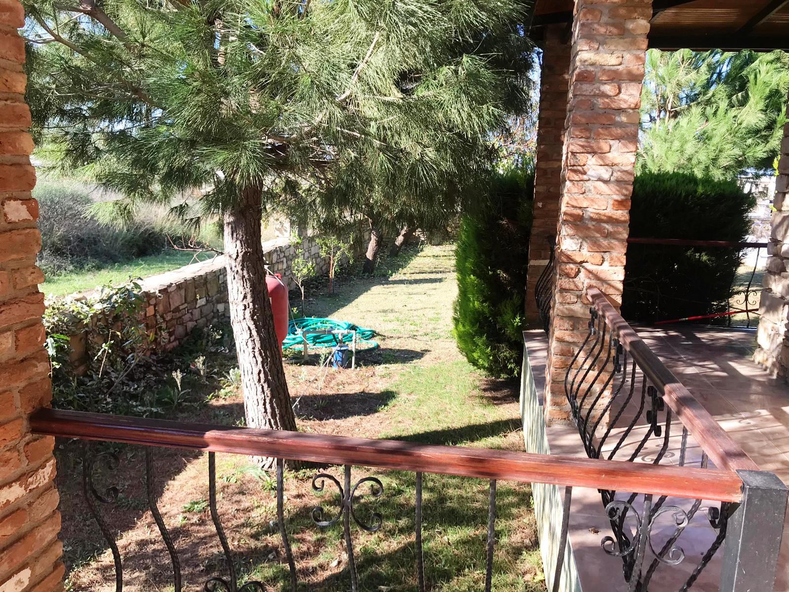 РОСКОШНАЯ ОТДЕЛЬНАЯ ВИЛЛА ИЗ КАМНЯ С ЧАСТНЫМ БАССЕЙНОМ В КУШАДАСЫ.