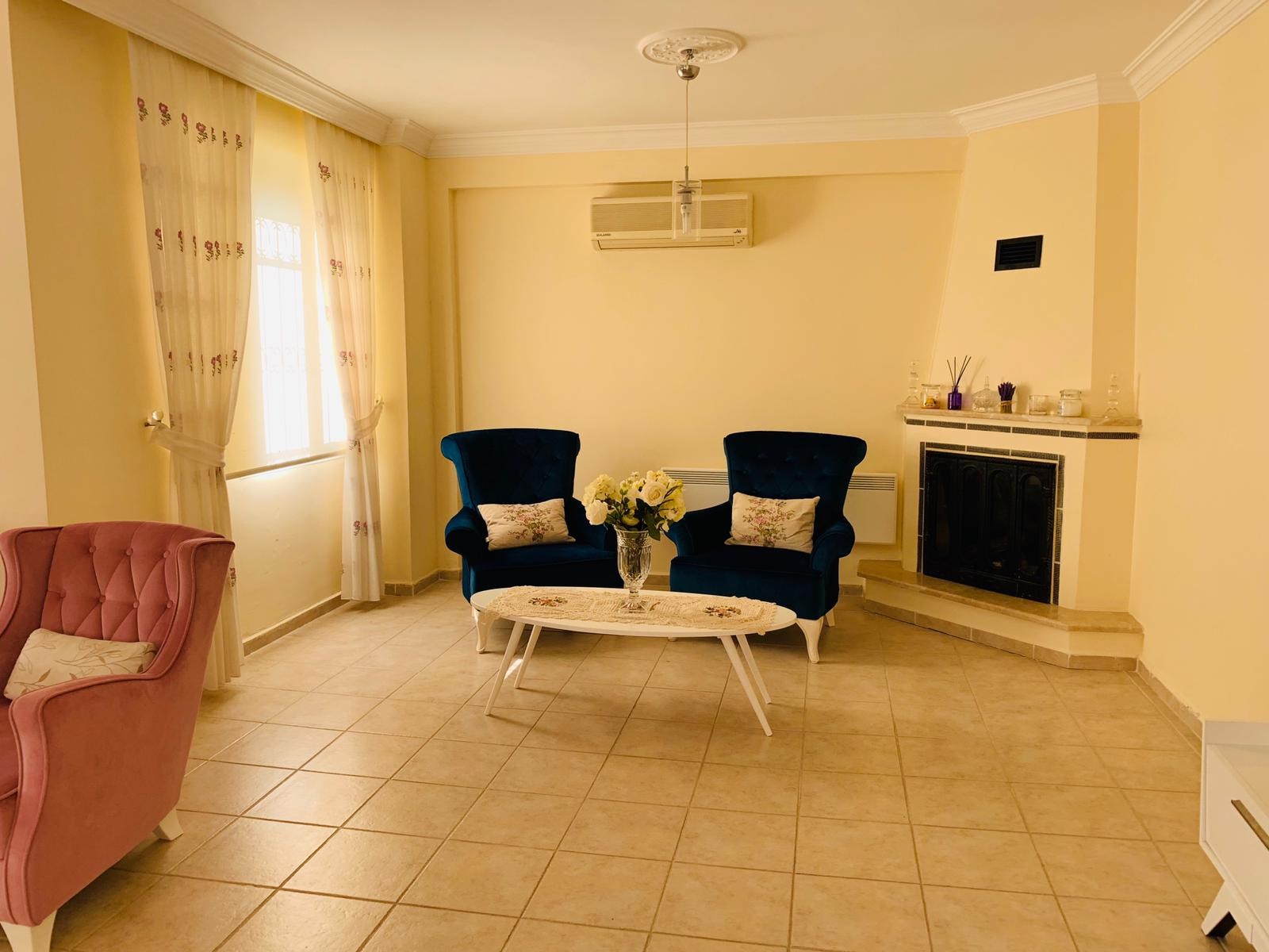 РОСКОШНАЯ ОТДЕЛЬНАЯ ВИЛЛА С ЧАСТНЫМ УЧАСТКОМ ПЛОЩАДЬЮ 1200 М2 В КУШАДАСЫ.