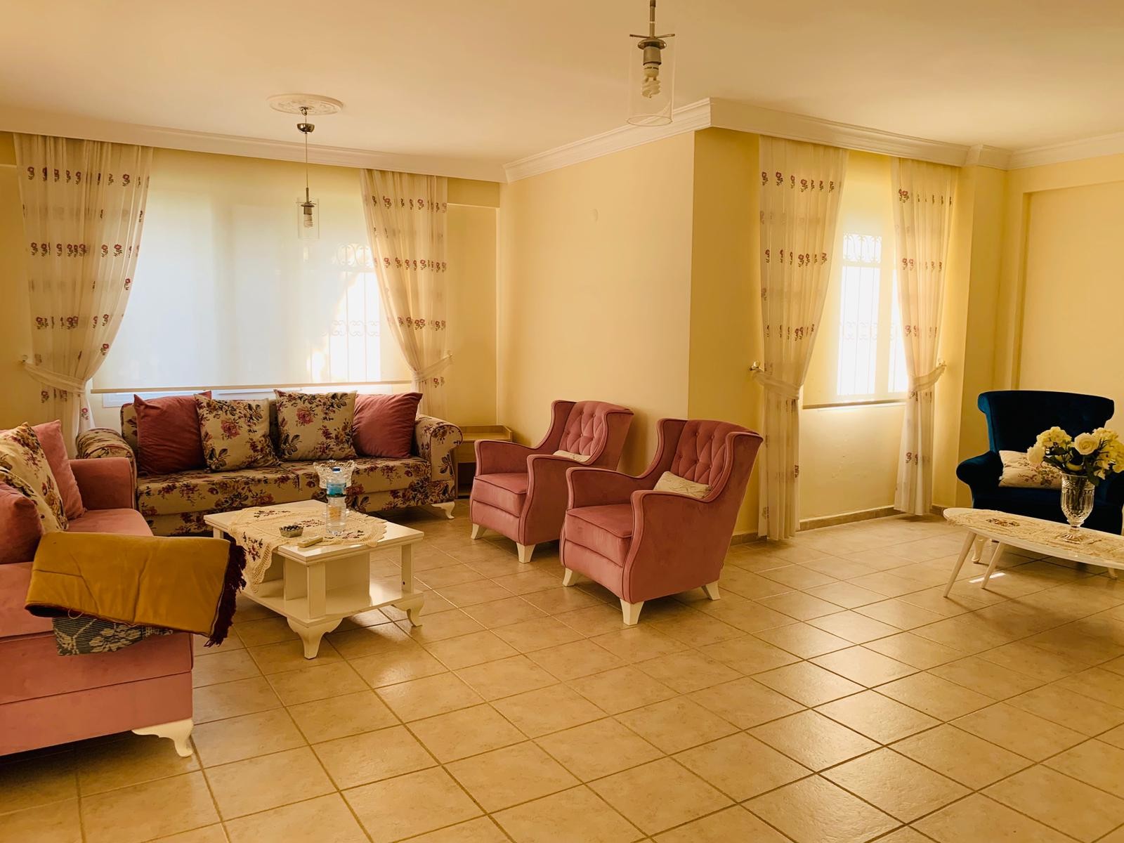 РОСКОШНАЯ ОТДЕЛЬНАЯ ВИЛЛА С ЧАСТНЫМ УЧАСТКОМ ПЛОЩАДЬЮ 1200 М2 В КУШАДАСЫ.