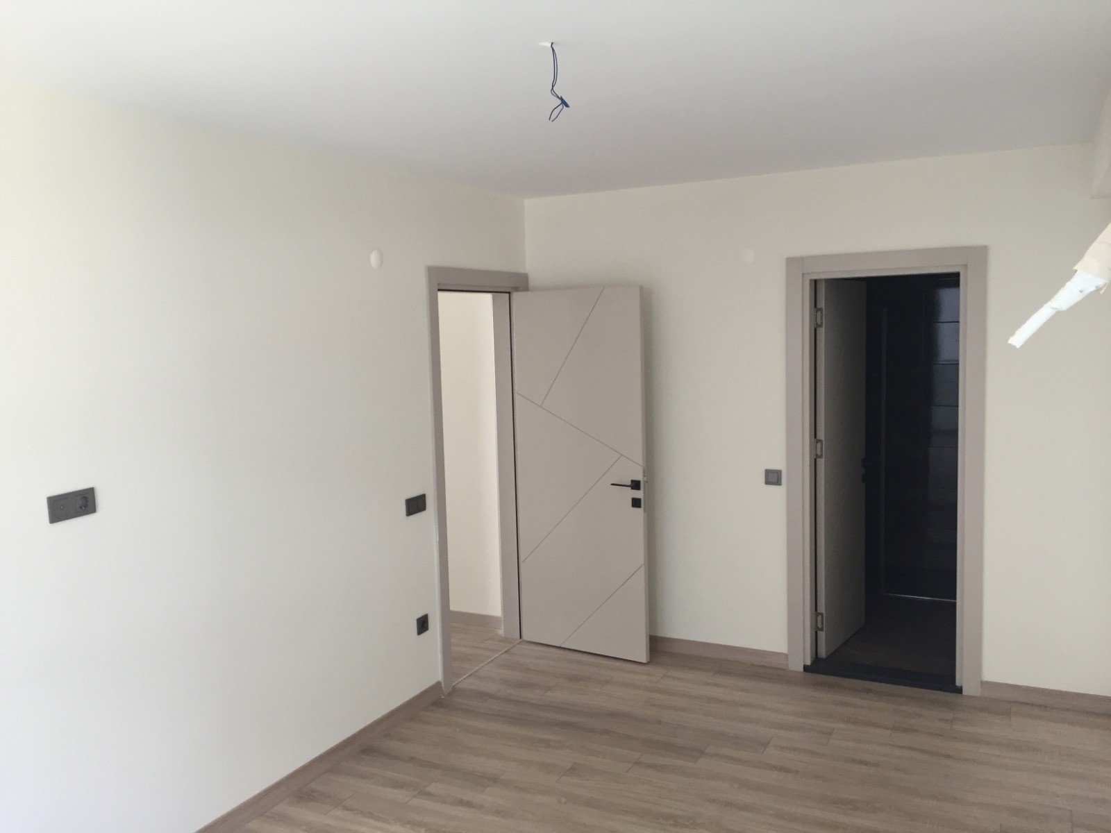 BRAND NEW 3 BEDROOMED RESIDENCE