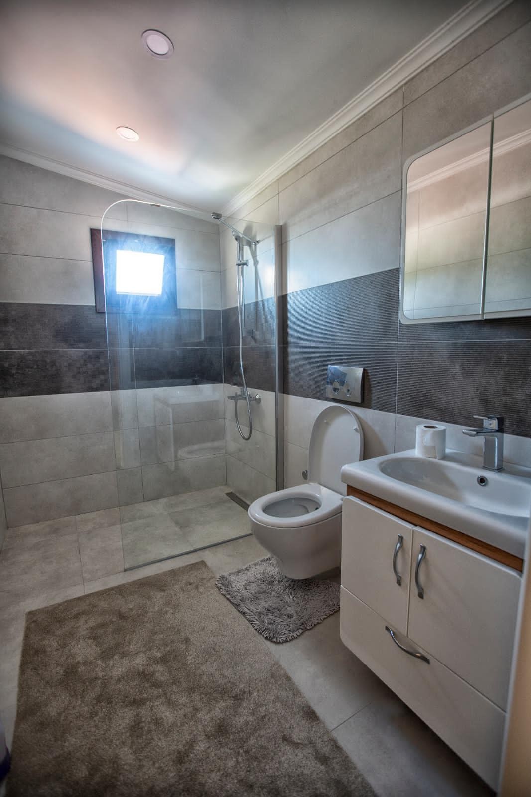 LUXURY FARM HOUSE ON PRIVATE LAND