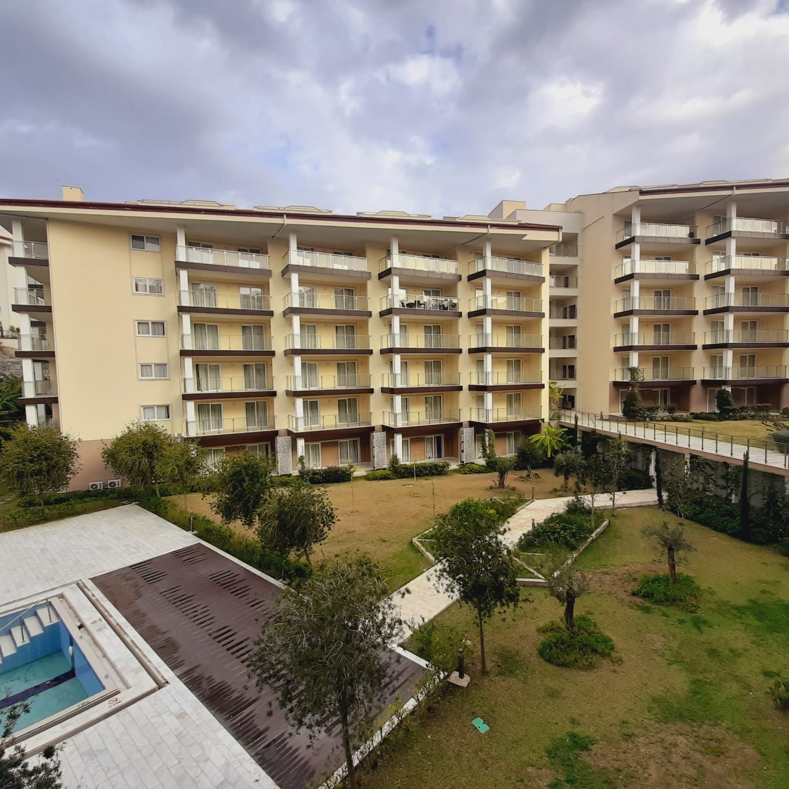 КВАРТИРА 1+1 В RAMADA RESORT В КУШАДАСЫ.