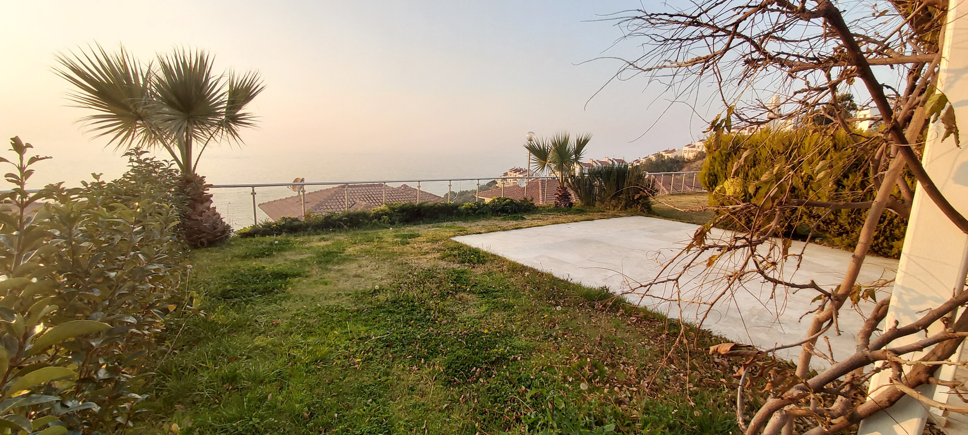 ВИЛЛА С ВИДОМ НА МОРЕ НА ПЕРВОЙ БЕРЕГОВОЙ ЛИНИИ В КУШАДАСЫ.