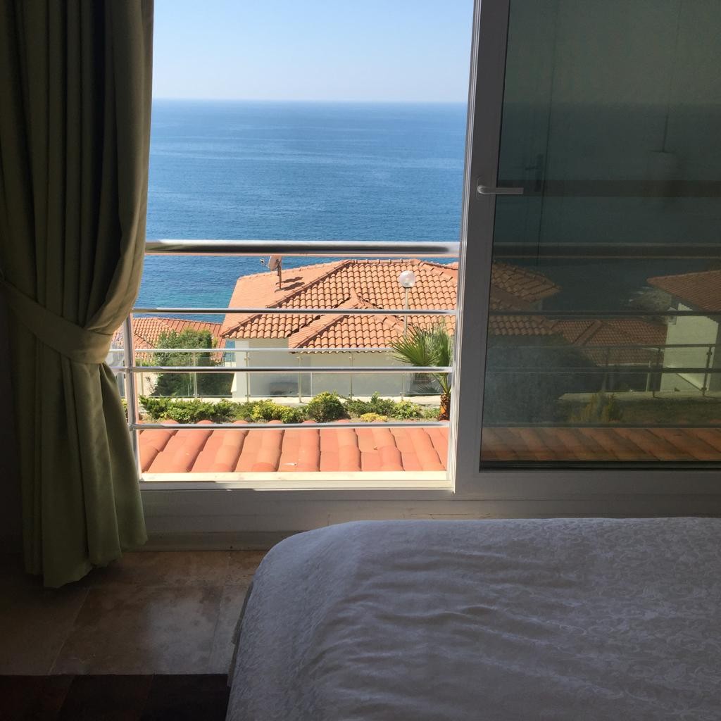 ВИЛЛА С ВИДОМ НА МОРЕ НА ПЕРВОЙ БЕРЕГОВОЙ ЛИНИИ В КУШАДАСЫ.