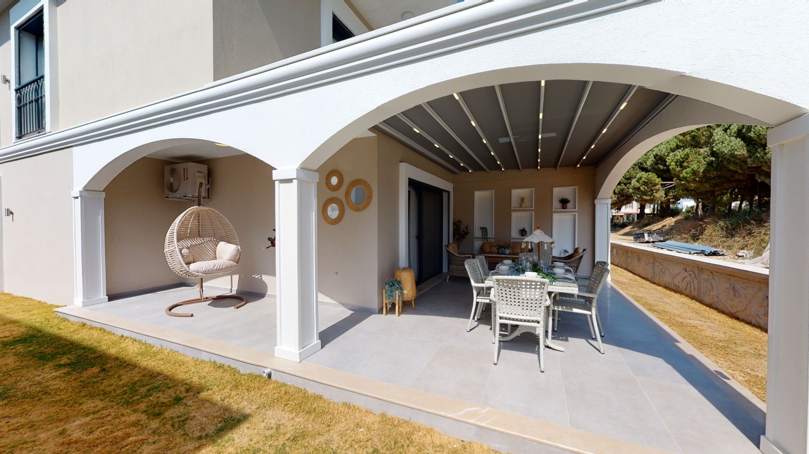 ОТДЕЛЬНАЯ ВИЛЛА НА ПЕРВОЙ БЕРЕГОВОЙ ЛИНИИ В РАЙОНЕ ДАВУТЛАР.