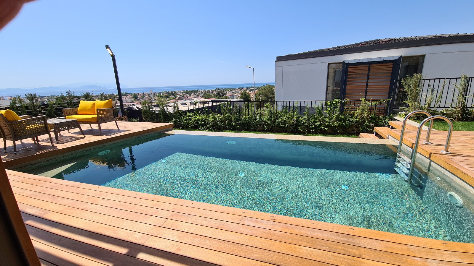 РОСКОШНАЯ ОТДЕЛЬНАЯ ВИЛЛА С ЧАСТНЫМ БАССЕЙНОМ В КУШАДАСЫ.